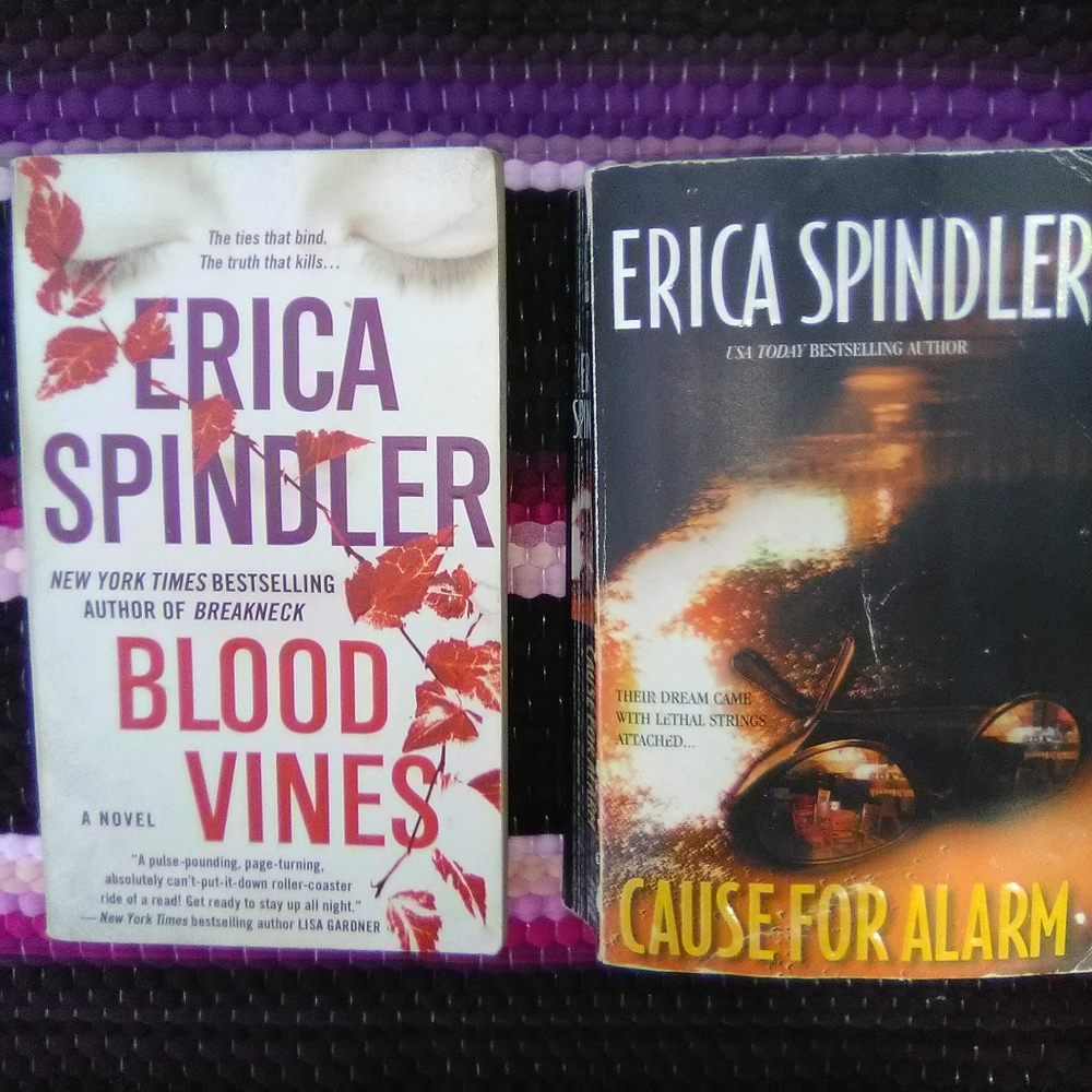 💥JUST IN!💥ERICA SPINDLER...2 PAPERBACK NOVELS~ CRIME/ DETECTIVE/THRILLER